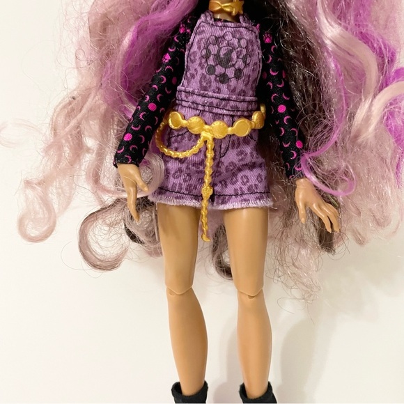Monster High Clawdeen Wolf Fashion Doll - Picture 3 of 16